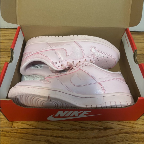 Brand new low dunks prism pink size 7y/8.5w - Picture 3 of 3